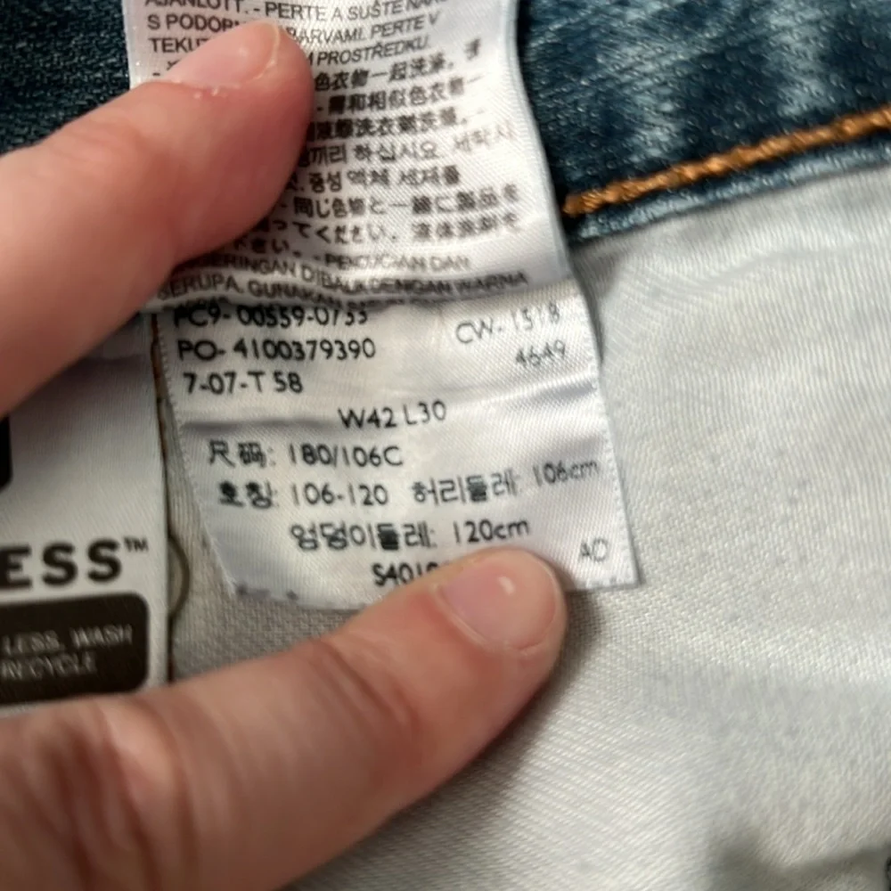 Levi’s 559 Relaxed Straight Leg Cut Off Short Size 42